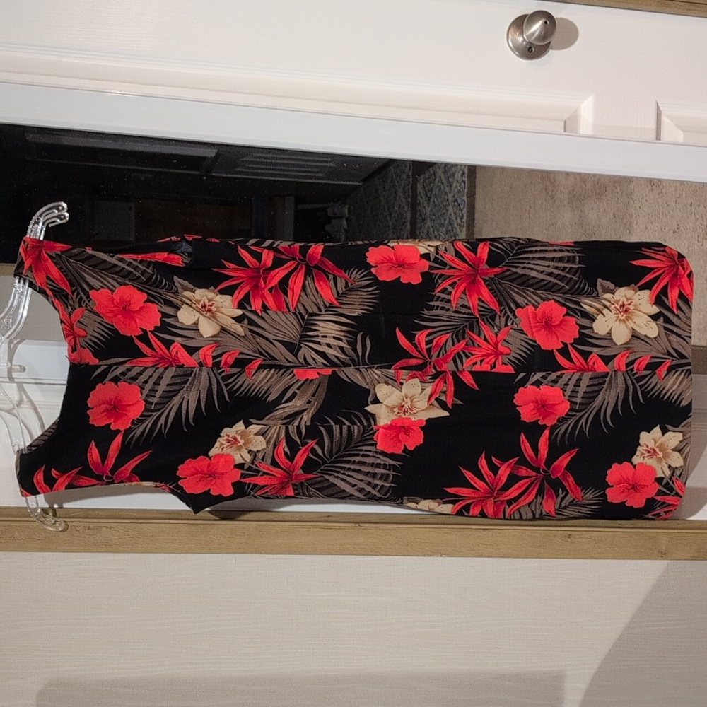 Black Tropical Floral Sleeveless Shift Dress - Coral Red & Beige Floral - Picture 2 of 3